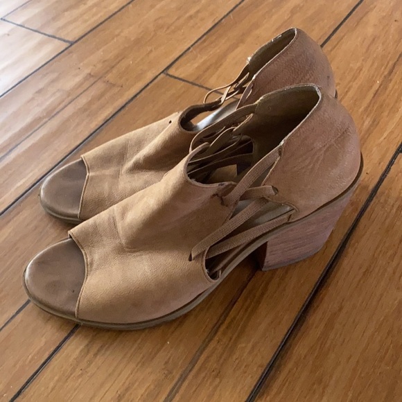 Susina Open Toe Bootie - Picture 3 of 7